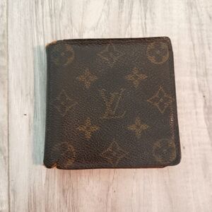 Louis Vuitton Men’s Monogram Billfold Wallet